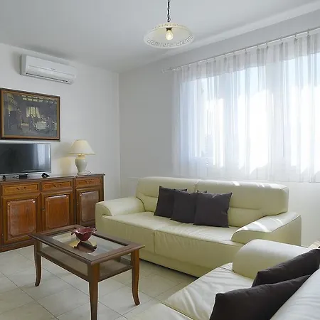 Apartment Ema