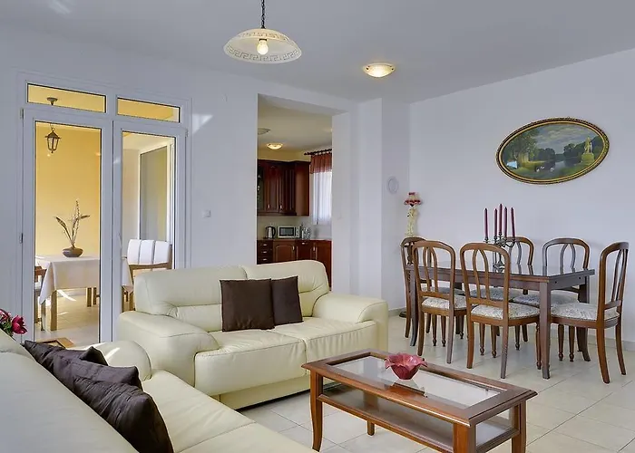 Apartman Ema Póla